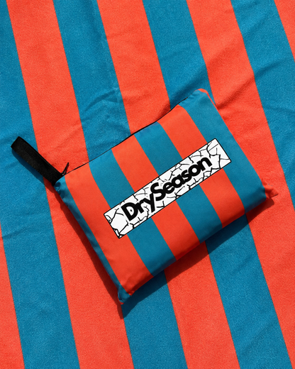 BROOME  - Sand Free Magnetic Beach Towel In （Blue & Blood orange）