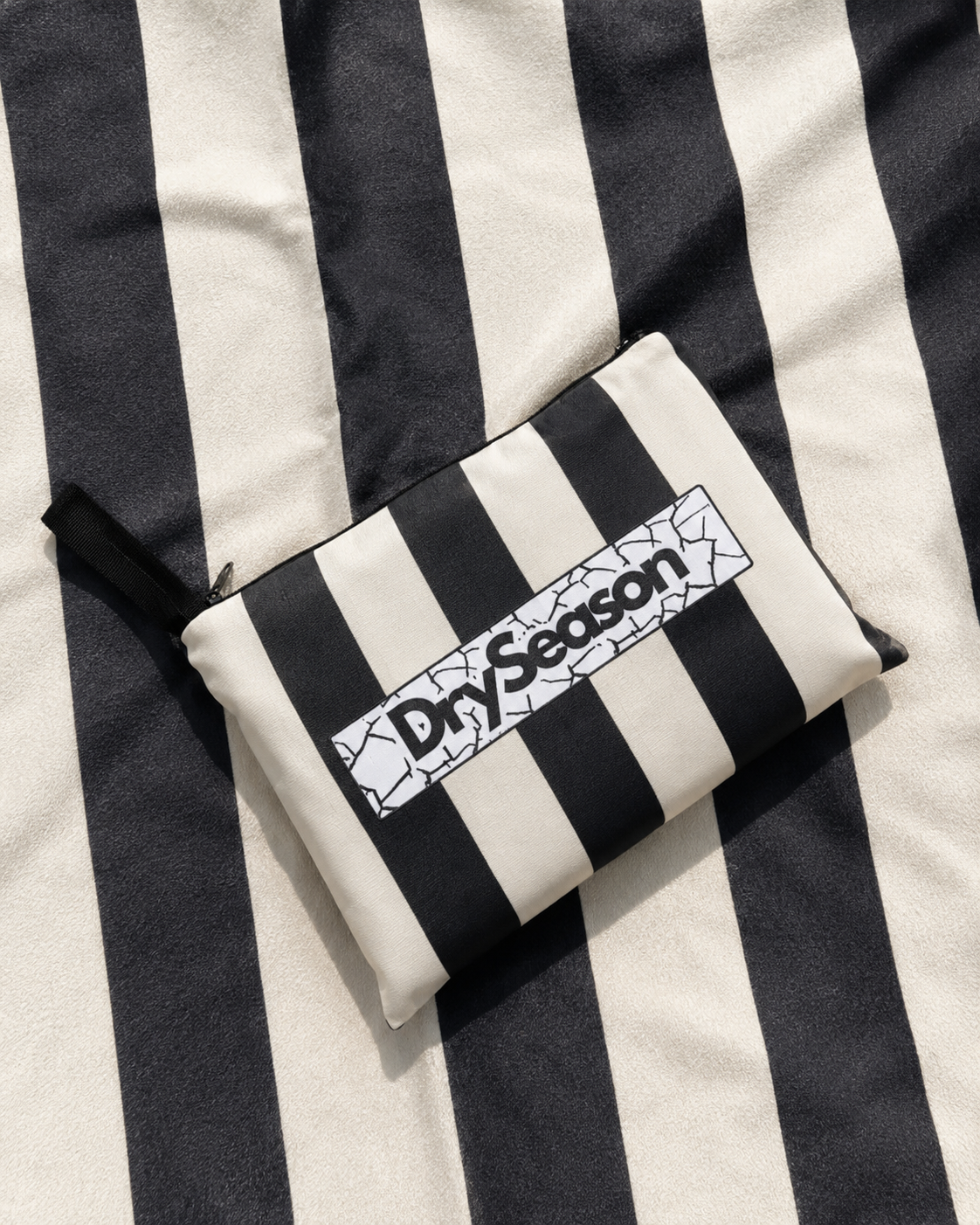 EL QUESTRO - Sand Free Magnetic Beach Towel In （Black & Cream）